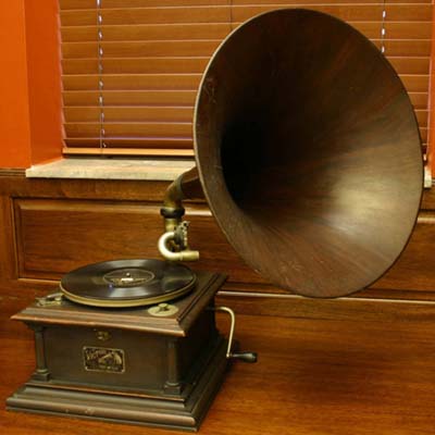 Victor IV phonograph